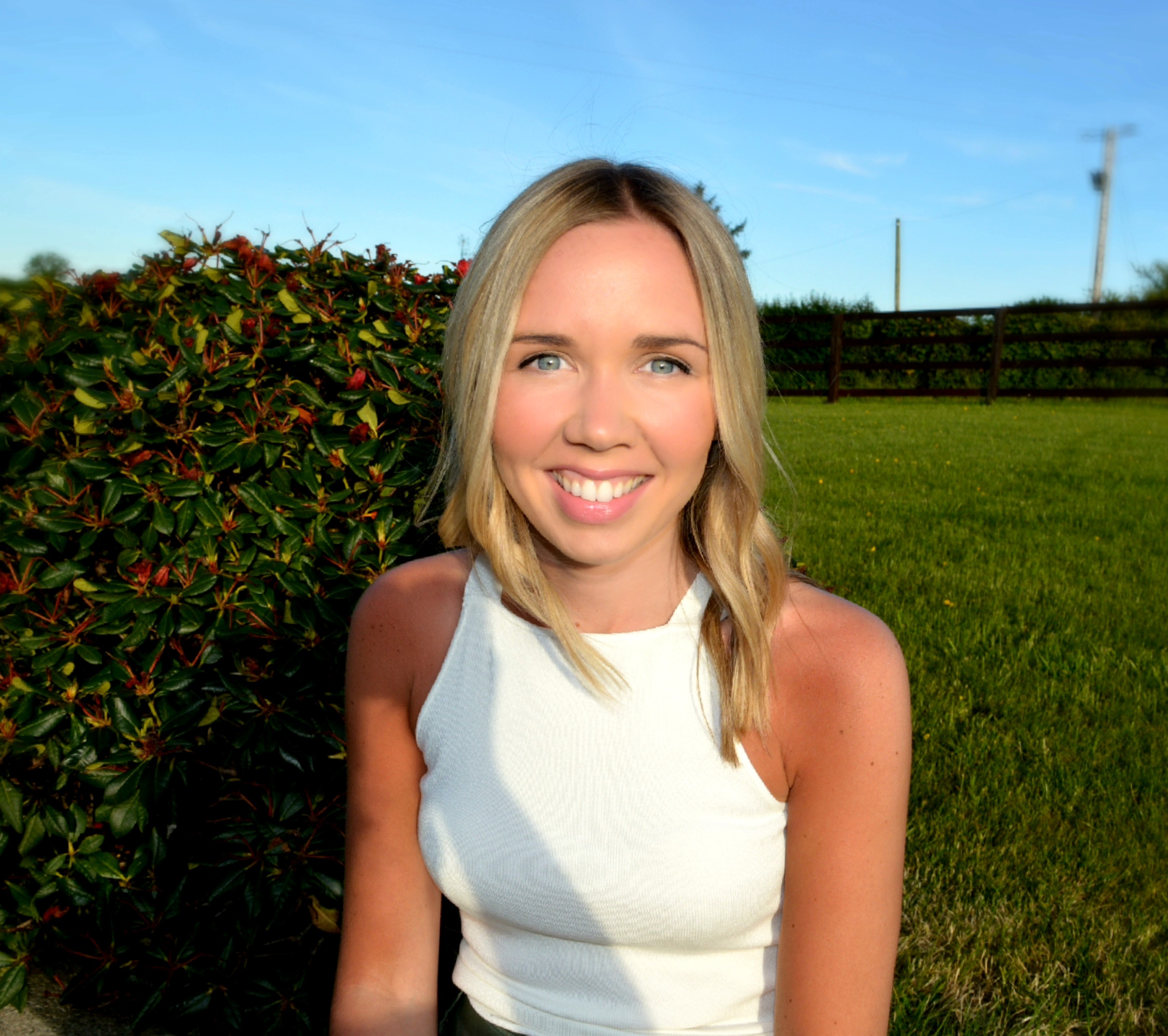 Caroline Jones headshot